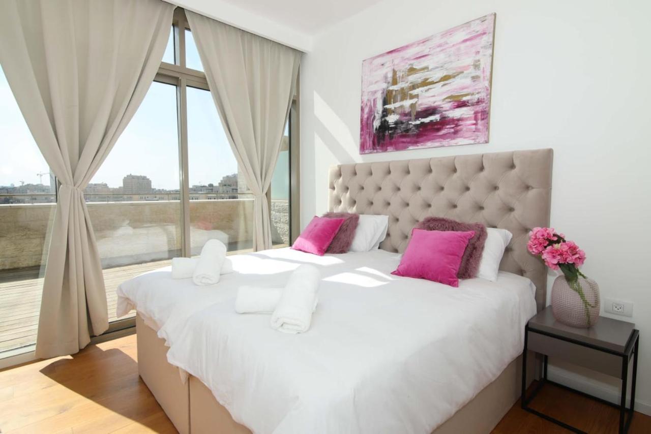 The Haneviim Court - Isrentals Yerusalem Bagian luar foto