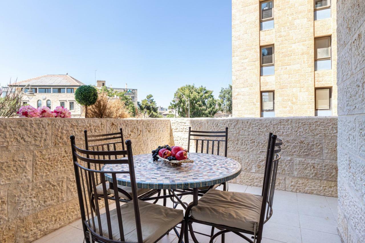 The Haneviim Court - Isrentals Yerusalem Bagian luar foto